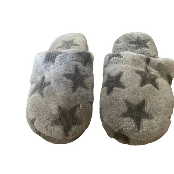 Star Grey White Slippers Fuzzy Cozy Soft Slip On Shoes New Without Box SZ M/L - Picture 2 of 7